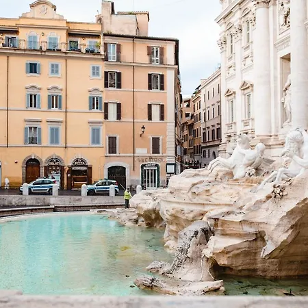 Delfini Trevi House 招待所 *