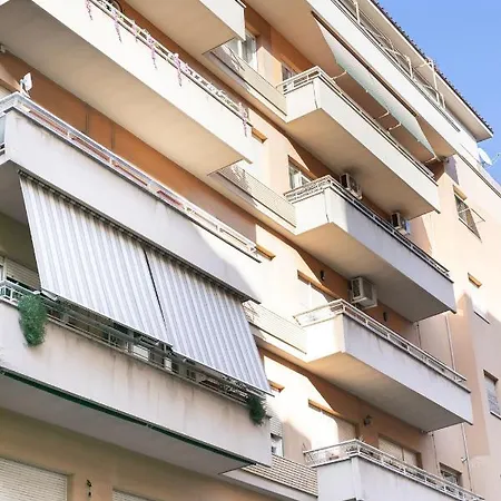 Goldie Apartment *