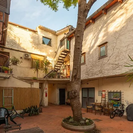 Bright And Comfy Terraced In Trastevere *