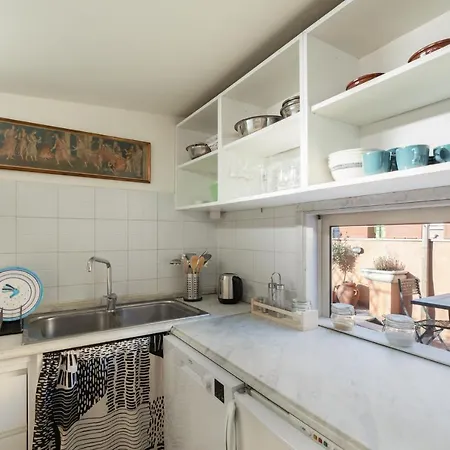 Apartment Bright And Comfy Terraced In Trastevere Rome
