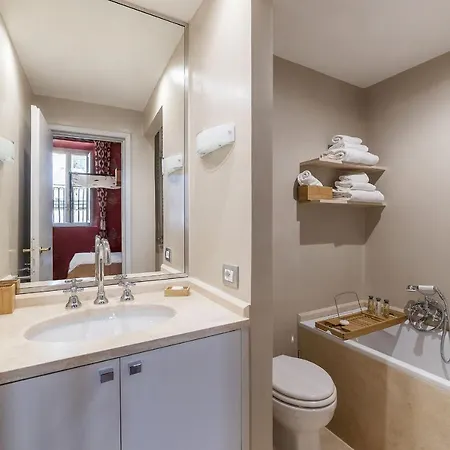 Apartment Casa Pace, A Burghesius Home Rome