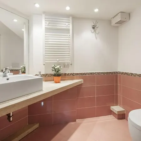 Stylish Loft - Colosseum 4 Min Walk -3 Beds -sleeps Up To 6 People * Rome