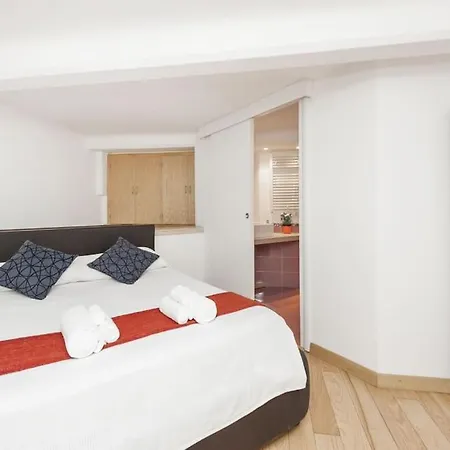 Apartment Stylish Loft - Colosseum 4 Min Walk -3 Beds -sleeps Up To 6 People *