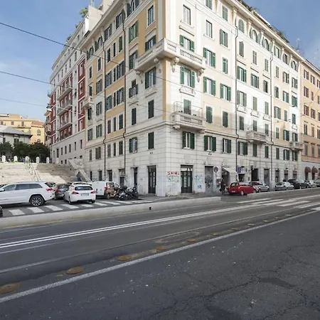 Stylish Loft - Colosseum 4 Min Walk -3 Beds -sleeps Up To 6 People Rome