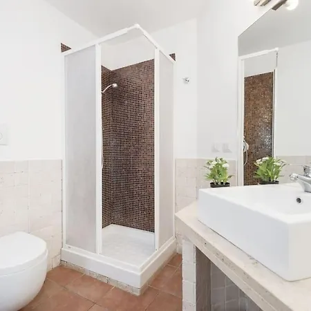 Stylish Loft - Colosseum 4 Min Walk -3 Beds -sleeps Up To 6 People Apartment Rome