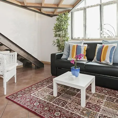 Stylish Loft - Colosseum 4 Min Walk -3 Beds -sleeps Up To 6 People *