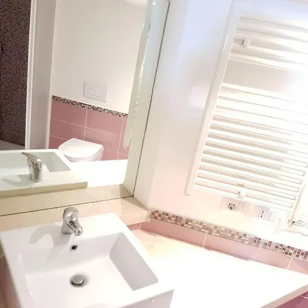 Apartment Stylish Loft - Colosseum 4 Min Walk -3 Beds -sleeps Up To 6 People