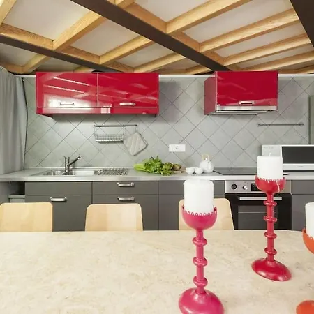 Stylish Loft - Colosseum 4 Min Walk -3 Beds -sleeps Up To 6 People Rome