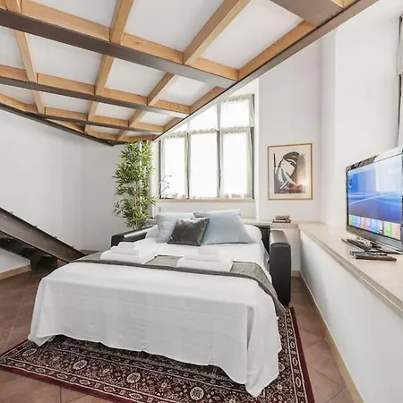 Stylish Loft - Colosseum 4 Min Walk -3 Beds -sleeps Up To 6 People * Rome