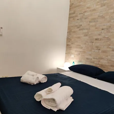 Apartment Domus Enea - Colosseo Termini Rome