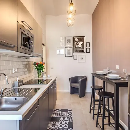 Newly Renovated By The Vatican Apartment *