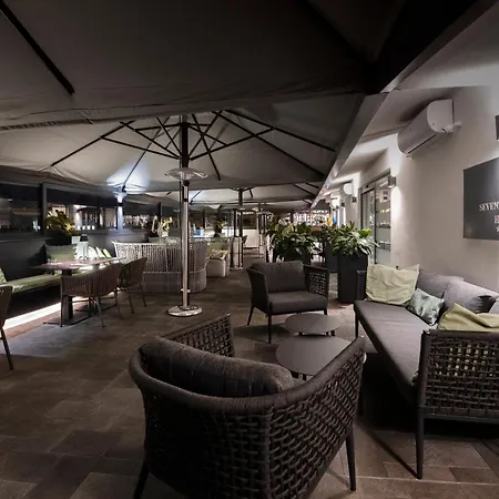 77 Seventy-seven - Maison D'art Collection 4* Roma