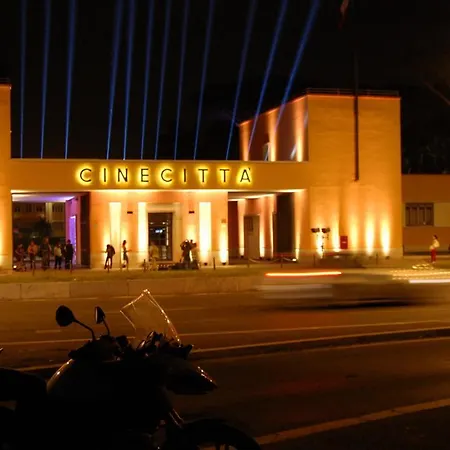 Bed Cinecittadue *