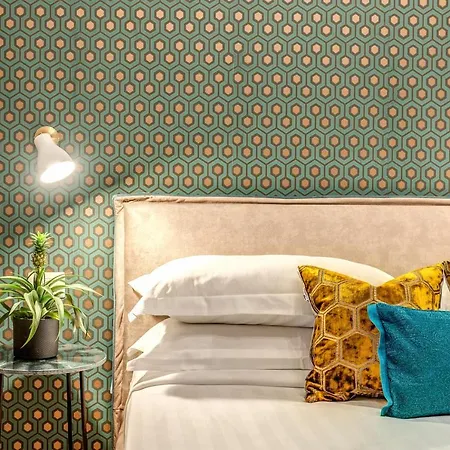 Tree Charme Parliament Boutique 3*
