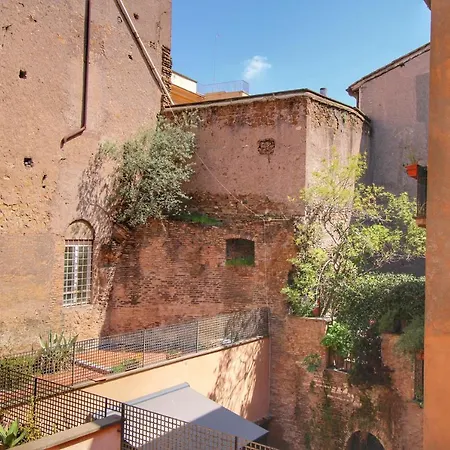 Ciambella Arch For 6 People @largo Argentina Apartment