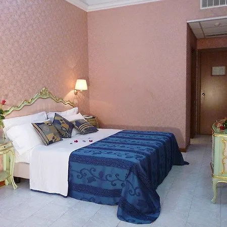 Romulus Hotel