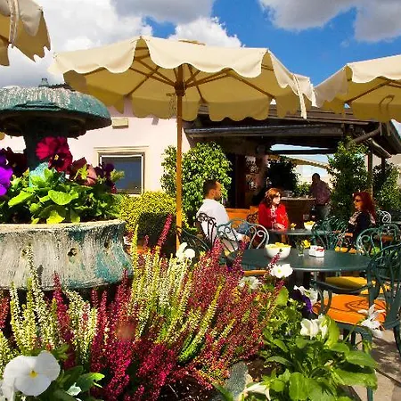 Marcella Royal - Rooftop Garden Hotel