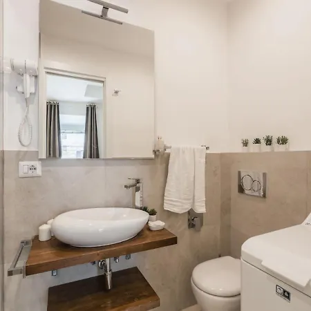 Apartment The Rent - Two-bedroom In Colosseum Area *