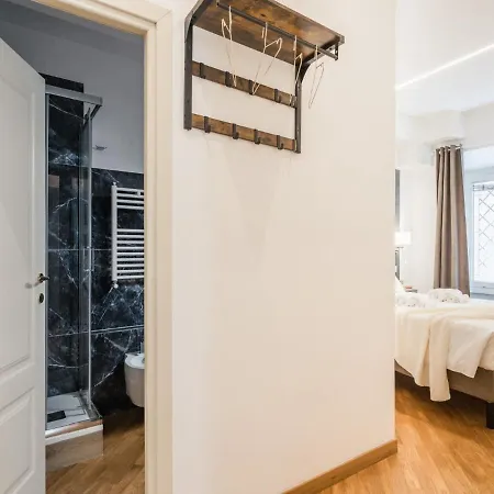The Rent - Spacious Three-bedroom Near The Colosseum Appartamento