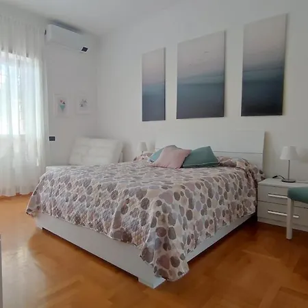 Eur Mostacciano Bilocale Vicino Ifo Apartamento *