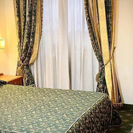 Champagne Palace 4*