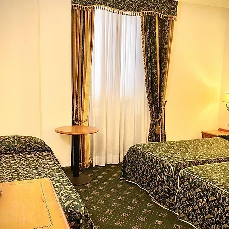 Ξενοδοχείο Champagne Palace 4*