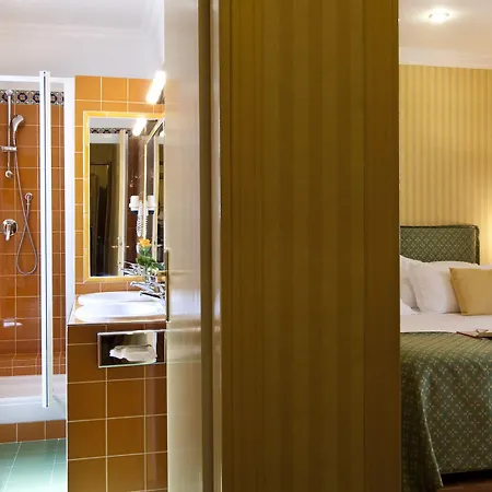 Diana Roof Garden Hotel 4*