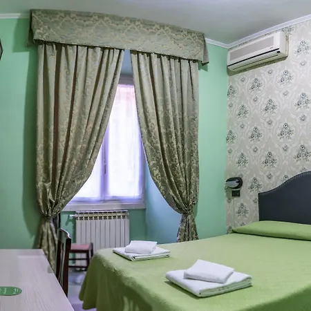 Ferrarese Hotell 2*