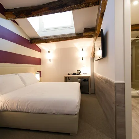 Relais Santa Maria Maggiore Bed & Breakfast 3*