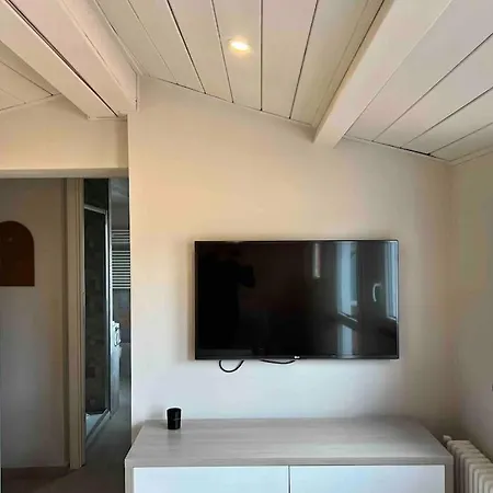 New! Uptown Terraces * Roma