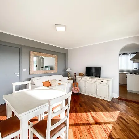 Al 13 - La Terrazza Apartment *