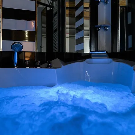 Stylish With Jacuzzi By Ndp Rent Apartamento Roma