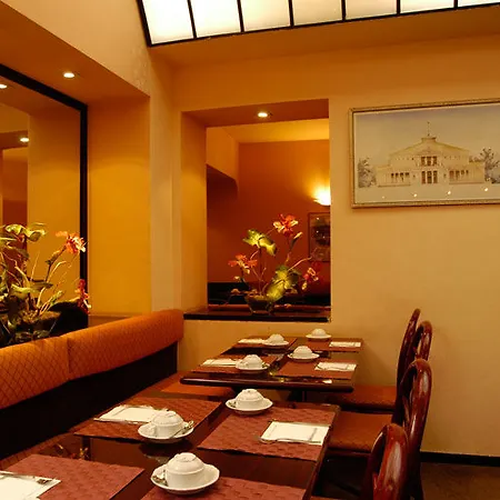 阿卡德米亚酒店 酒店 3*