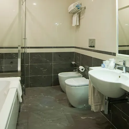 Leonardo Boutique Monti מלון 4*