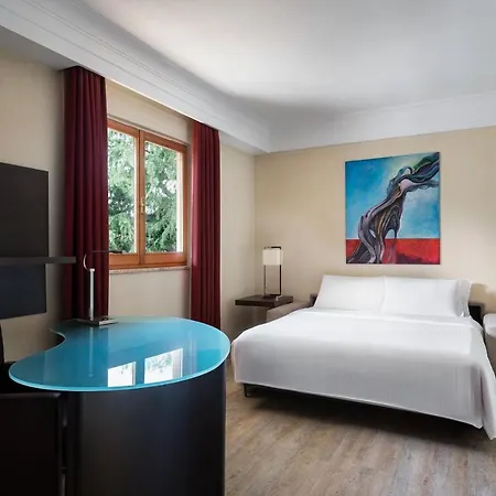 Hotel Courtyard By Marriott Central Park Rome