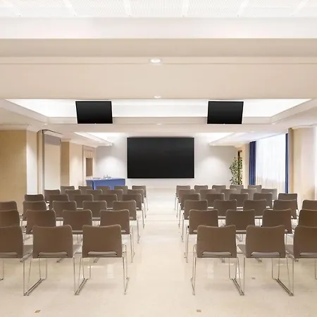 Courtyard By Marriott Central Park
