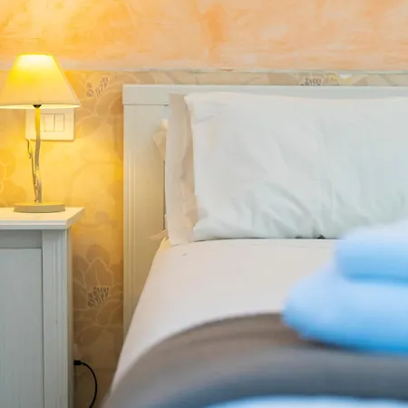 Salotto Piramide Bed & Breakfast 3*