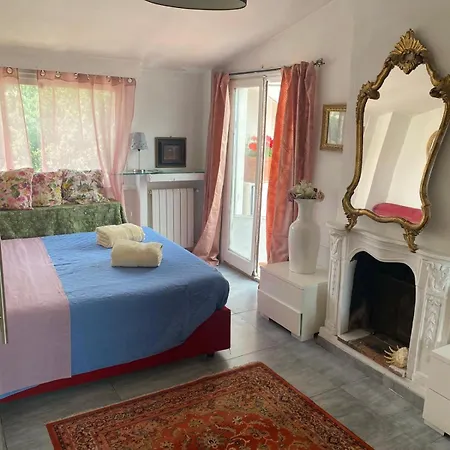 In With Terrace Homestay