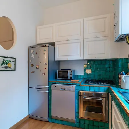 Apartment Accogliente E Colorato, A Pochi Passi Dal Colosseo - Fromhometorome *