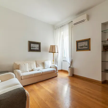 Accogliente E Colorato, A Pochi Passi Dal Colosseo - Fromhometorome Rome