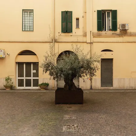 Apartment Accogliente E Colorato, A Pochi Passi Dal Colosseo - Fromhometorome Rome