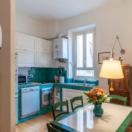 Apartment Accogliente E Colorato, A Pochi Passi Dal Colosseo - Fromhometorome