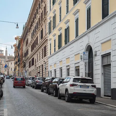 Accogliente E Colorato, A Pochi Passi Dal Colosseo - Fromhometorome Apartment *