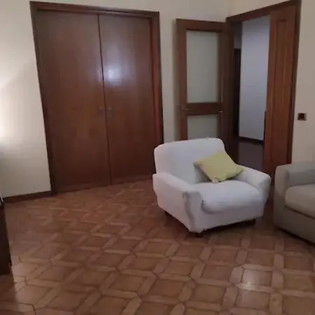 Confortevole, Con Parcheggio Gratuito Apartment *