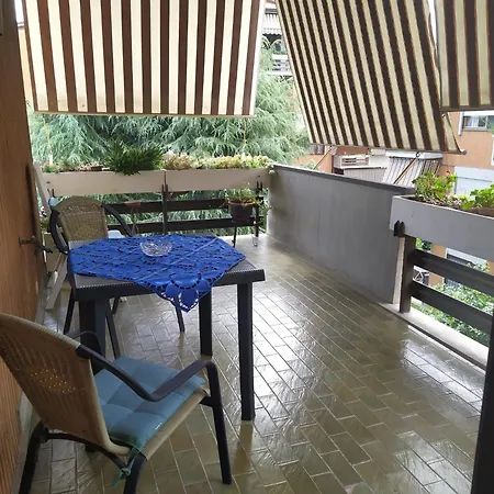 Confortevole, Con Parcheggio Gratuito Apartment