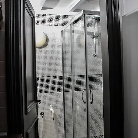 Vatican Canal 9-11 Apartment *