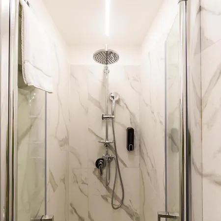 Cavour Luxury - Lr Collection