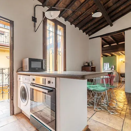 Cozy Trevi Romance Apartment Rom