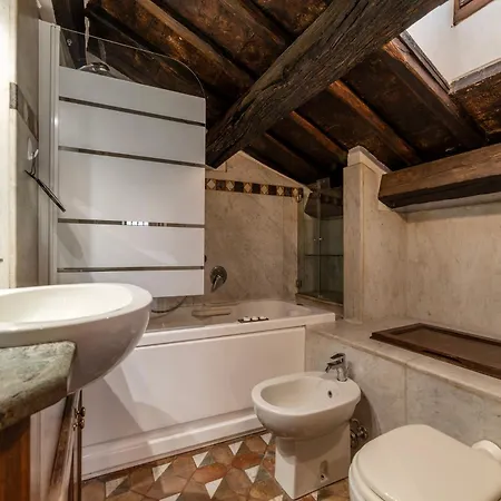 Cozy Trevi Romance Apartment