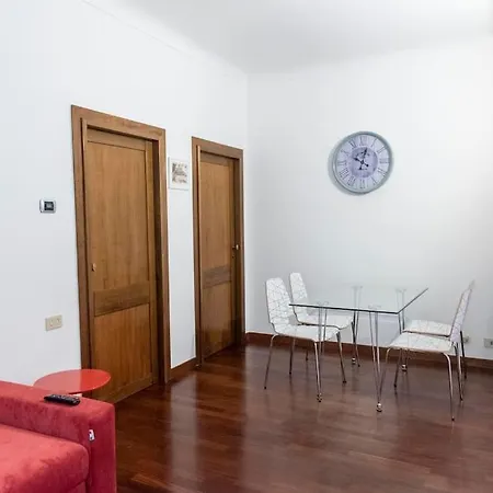 Welcome To The Colossehome Apartment *